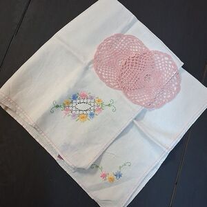 Vintage embroidered linen tablecloth & 2 pink Doilies